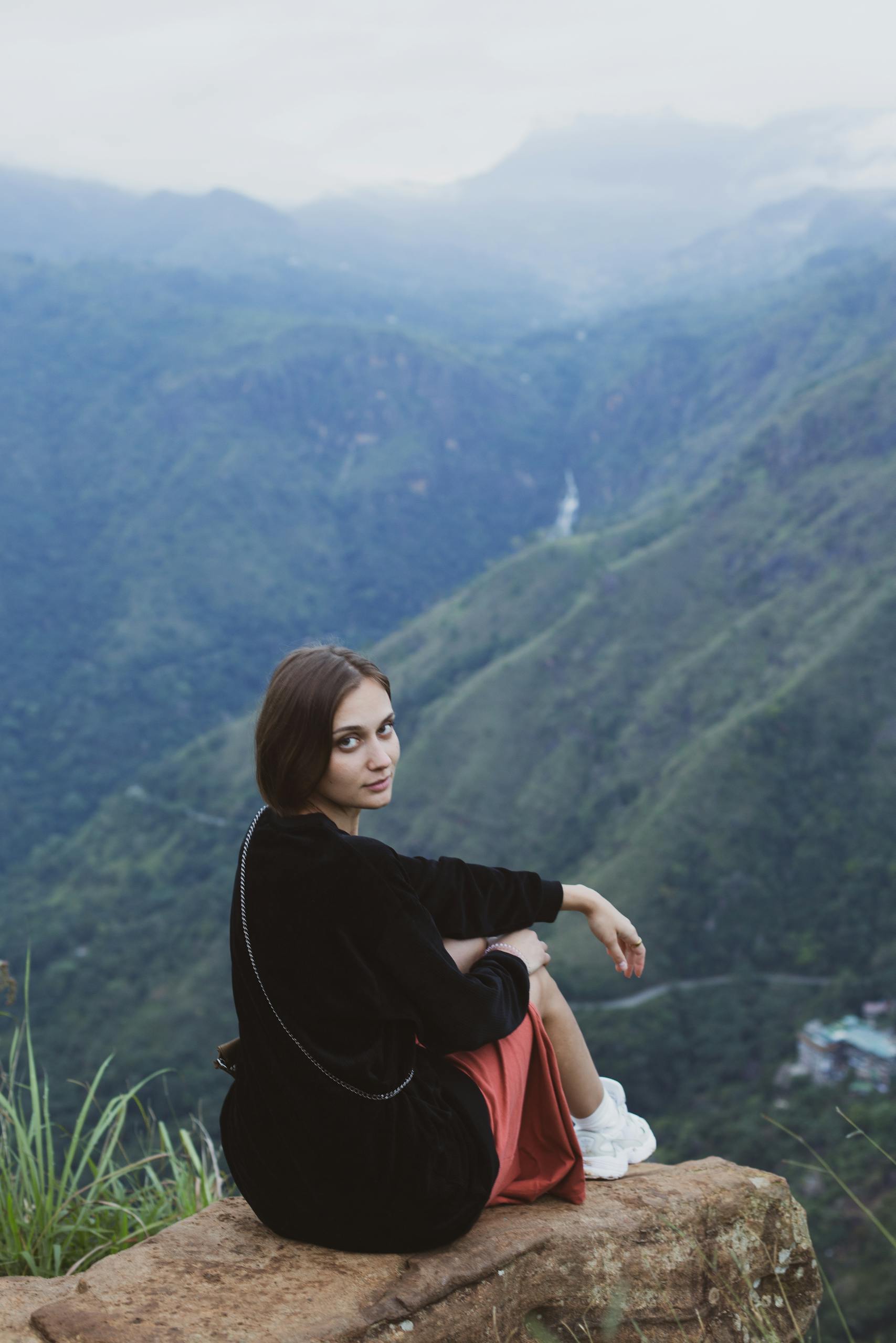 Woman enjoying a stunning mountain view in Sri Lanka, ideal for adventure and nature themes.